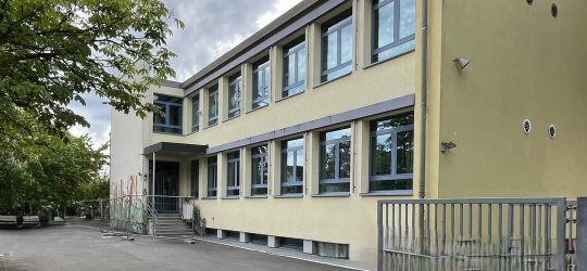 Das Schulhaus der Leonhard Frank Schule in Rottenbauer